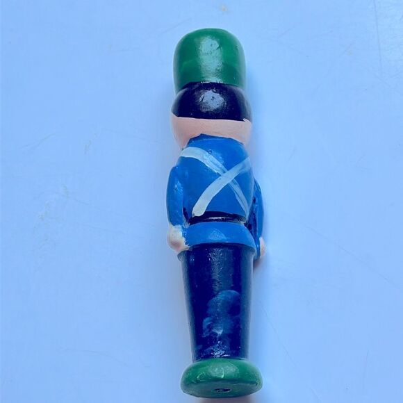Lot of 3 vintage wooden soldier/nutcracker ornaments - Picture 6 of 9